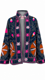 Azul marino con detalles en rosa y naranja
