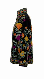 Negra con flores